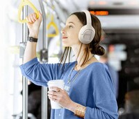 Chic Affordable Wireless Headphones Image 5