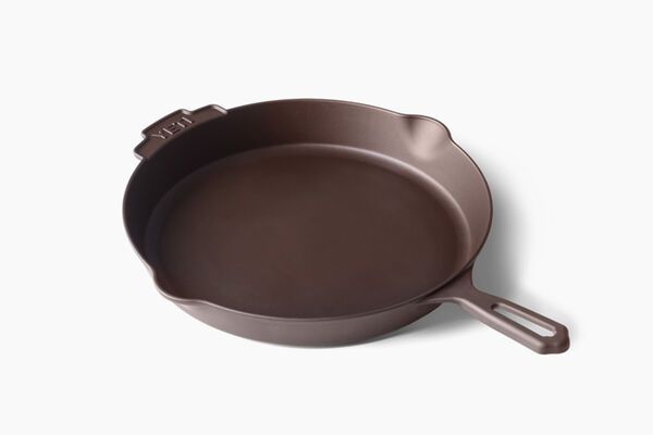 Campsite-Ready Iron Skillets : YETI 12-Inch Cast Iron Skillet Kit