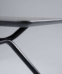 Minimalist Monochromatic Desk Designs Image 4