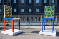 Decorative Gigantic Chairs Image 2