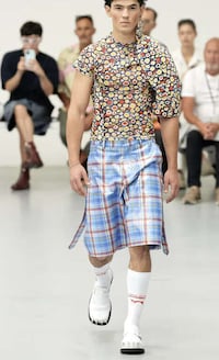 British Tradition-Themed Fashion Image 2