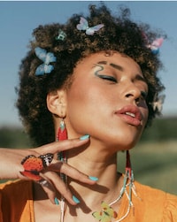 Limited-Edition Make-Up Bundles Image 2