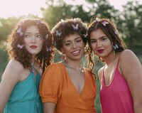 Limited-Edition Make-Up Bundles Image 5