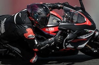 Sleek Full-Face Moto Helmets Image 1
