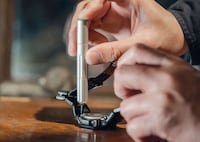 Compact Spinning Screwdrivers Image 2