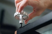 Compact Spinning Screwdrivers Image 4