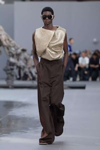 Glitter-Accented Luxe Menswear Image 3