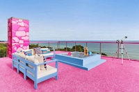 All-Pink Life-Size Dollhouses Image 4