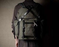 Mountaineer-Inspired Urbanite Knapsacks Image 3