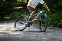 Smart-Shifting Trail Bicycles Image 6