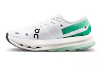 Speed-Increasing Running Shoes Image 2