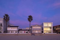 Modern Architectural Seaside Homes Image 1