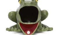 Frog-Resembling Luxe Clutch Bags Image 3