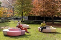 Rotating Solar-Powered Benches Image 1