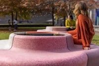 Rotating Solar-Powered Benches Image 3