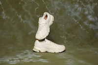 Retro Minimal MInimal Sneakers Image 1