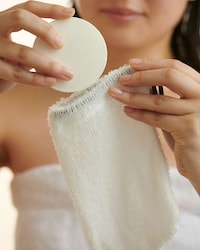 Mushroom-Infused Solid Cleansers Image 5