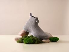 Sustainable Carbon-Neutral Sneakers Article Thubnail