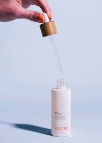 Smoothing Makeup Primers Image 2