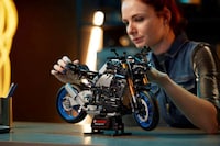 Ultra-Intricate Motorcycle LEGOs Image 3