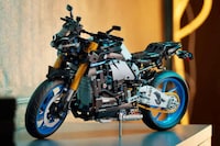 Ultra-Intricate Motorcycle LEGOs Image 5