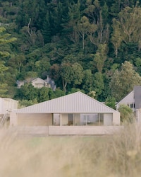 Coastal Metal Minimal Dwellings Image 1