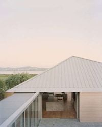 Coastal Metal Minimal Dwellings Image 2