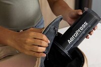 Couple-Friendly Portable Espresso Makers Image 4