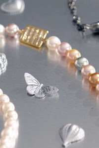 AI-Inspired Sparkling Jewelry Image 2