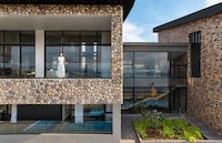 Nature-Connecting Vacation Homes Image 1