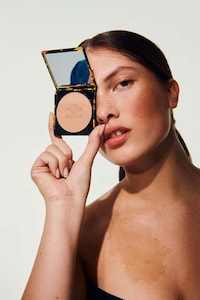 Versatile Bronzing Powders Image 3