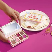Pastry-Scented Eyeshadow Palettes Image 2