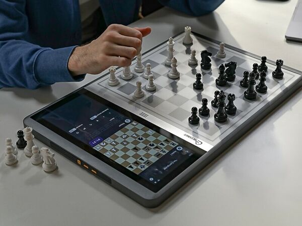 Automatic chess board design - Open Electronics - Open Electronics