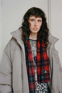 Thrifter-Themed Fall Streetwear Image 3