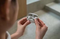 Compact Proprietary Processor Earbuds Image 1