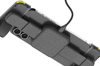 Charging-Friendly Smartphone Controllers Image 3