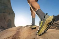 Dynamic Sole-Unit Hiking Footwear Image 3