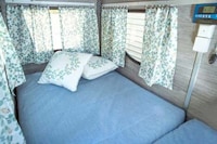 Solo Cyclist Camping Trailers Image 6