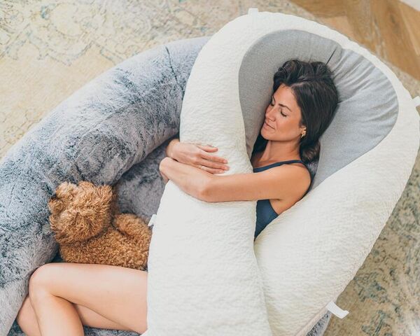 Cuddly Body-Conforming Pillows