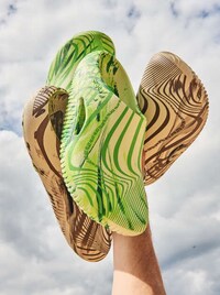 Wavy Fashion-Forward Clogs Image 2