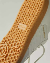 Minimal Lifestyle Golf Sneakers Image 4