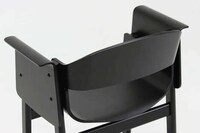 Aesthetically Pleasing Minimalist Chairs Image 3