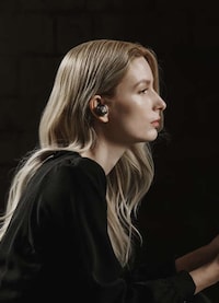 Chic Wireless Earbuds Image 2