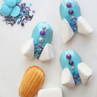 Playful Space-Themed Desserts Image 1