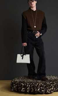 Retro Italian-Inspired Fall Fashion Image 2