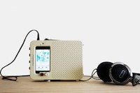 Tech-Infused Analog Radios Image 7
