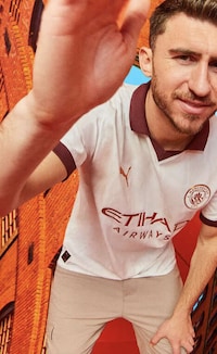 Collaborative Sporty Football Kits Image 2