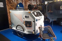 Self-Sufficient E-Bike Trailers Image 2