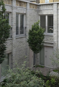 Neighborhood-Like Communal Courtyard