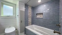 Oversized Luxurious Tiny Homes Image 4